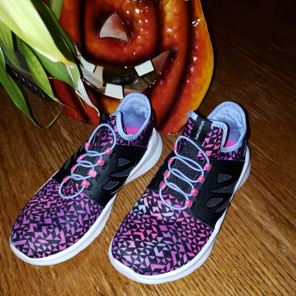 Girls skechers